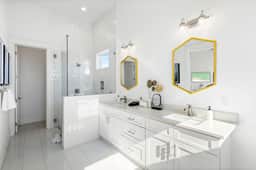 Poppy House - Image 2